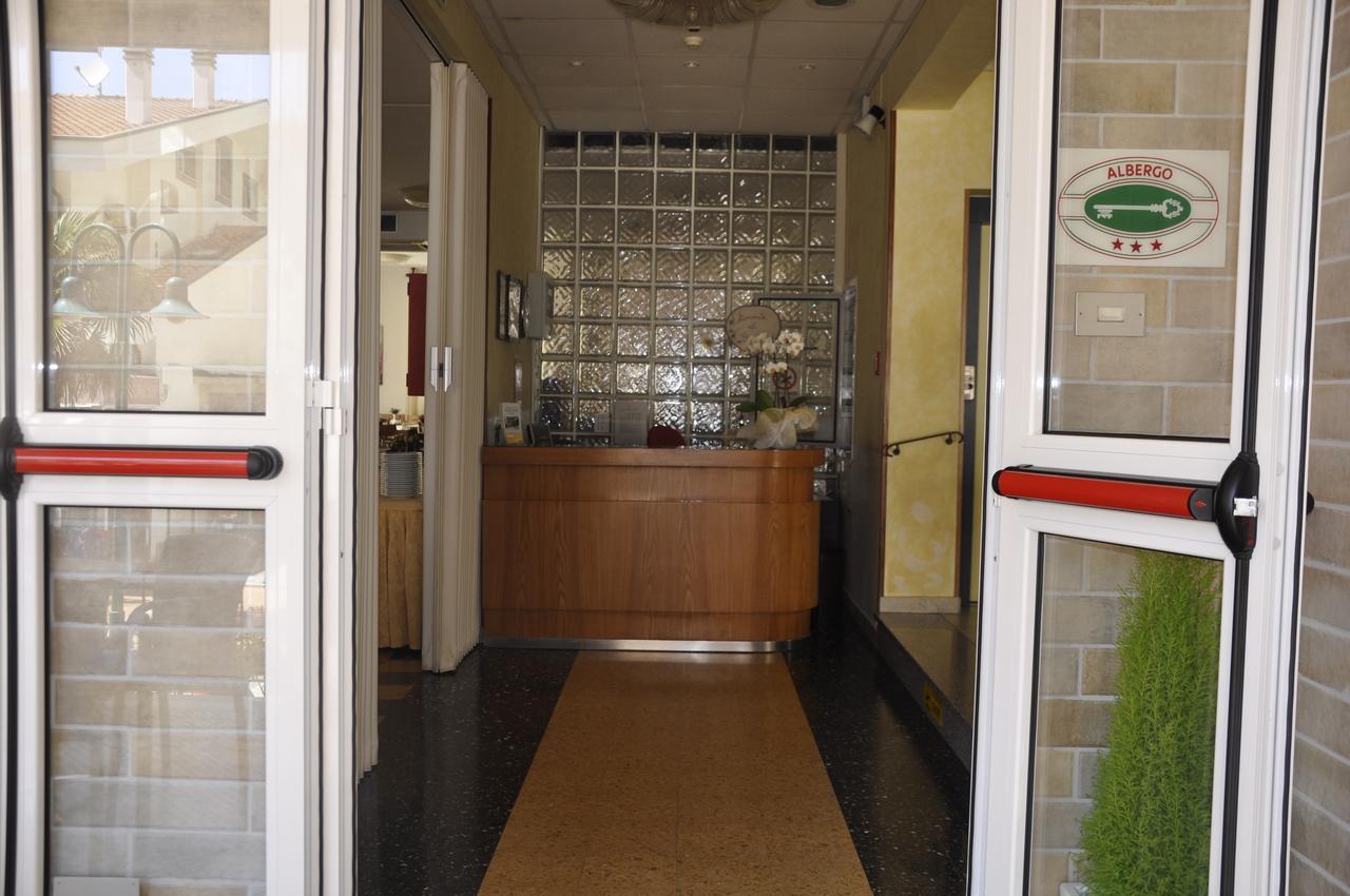 Albergo Larenzia Cattolica Kültér fotó