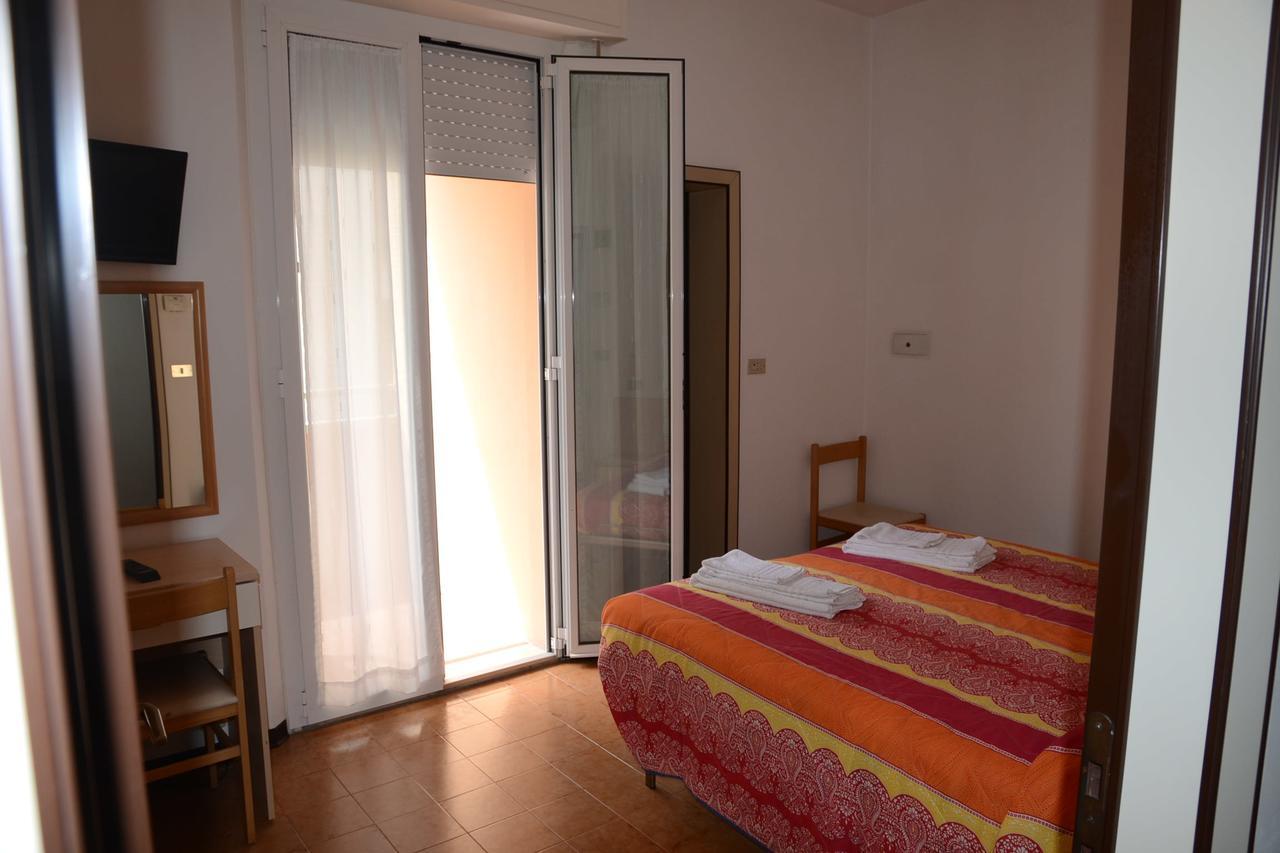 Albergo Larenzia Cattolica Kültér fotó
