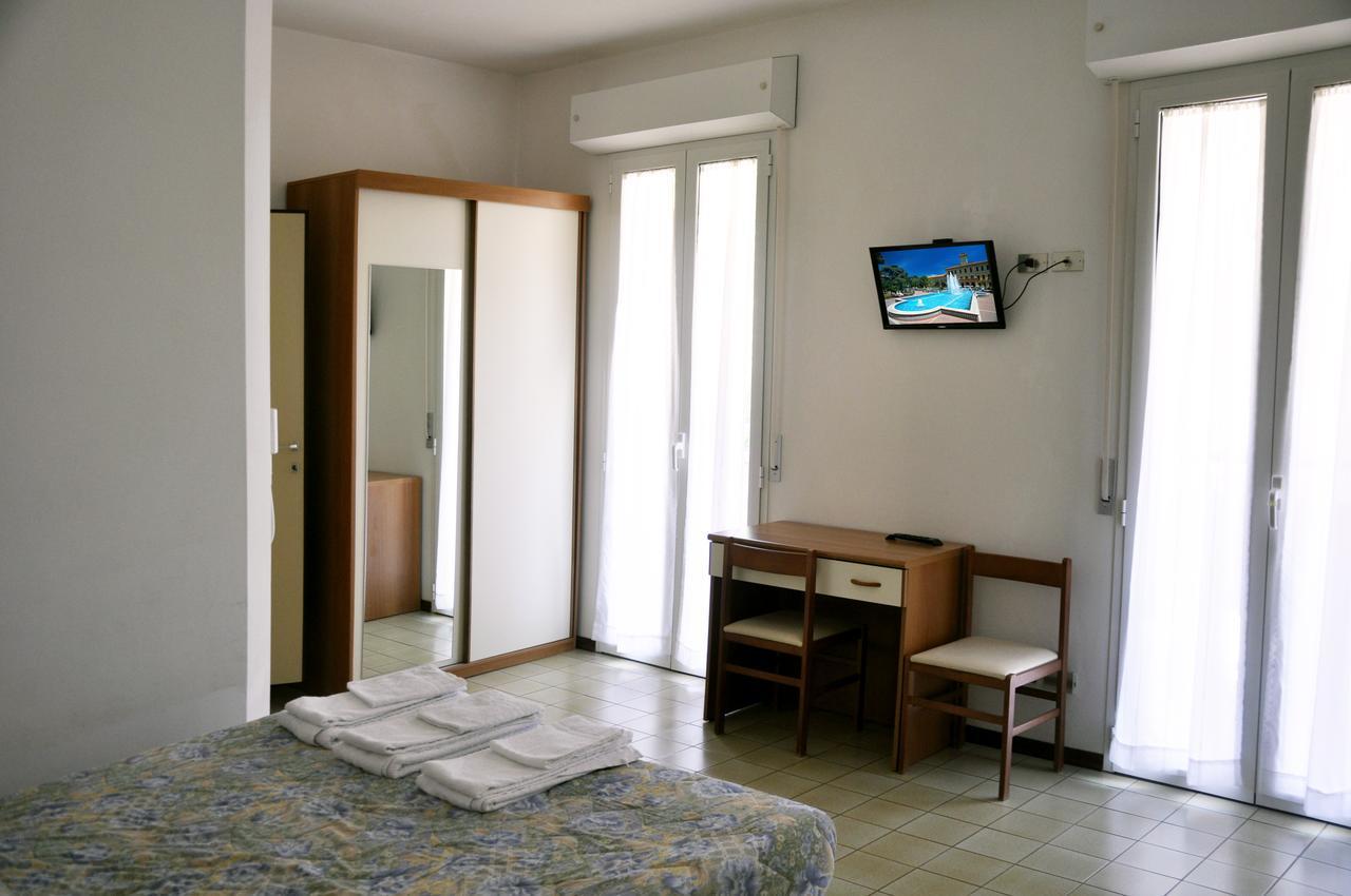 Albergo Larenzia Cattolica Kültér fotó